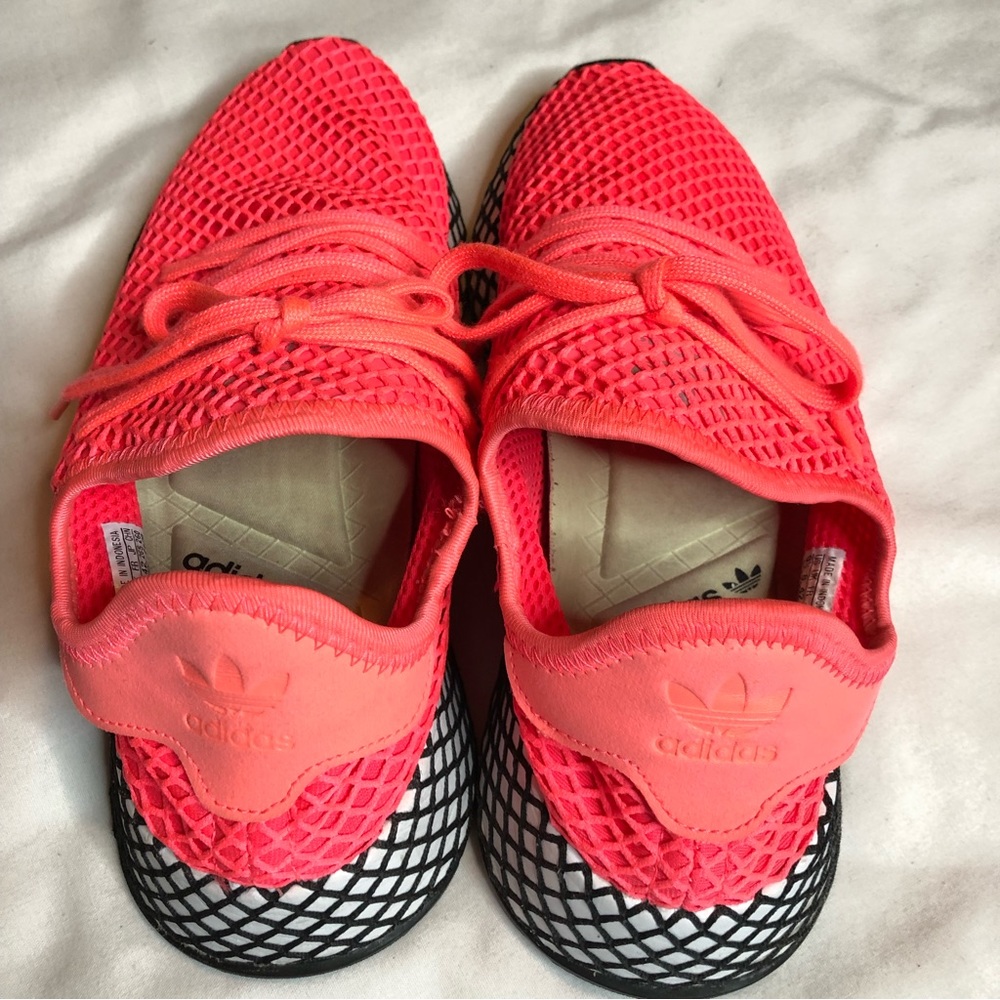 deerupt runner shoes shock pink